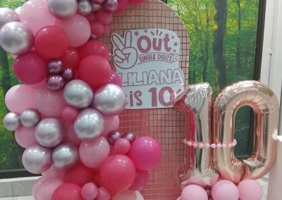 Balloon decorations by one dell of a party